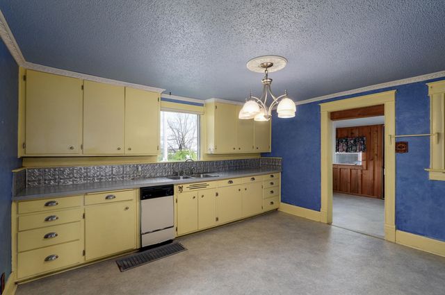 3751 W Farm Road 168, Springfield, MO 65807