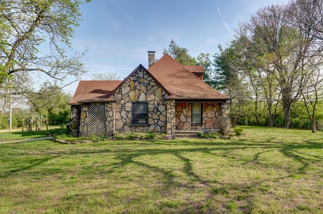 3751 W Farm Road 168, Springfield, MO 65807