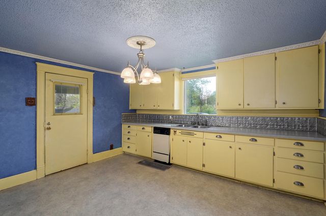 3751 W Farm Road 168, Springfield, MO 65807