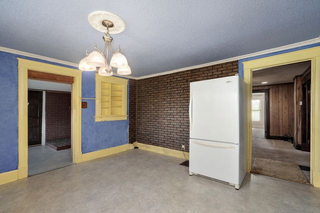 3751 W Farm Road 168, Springfield, MO 65807