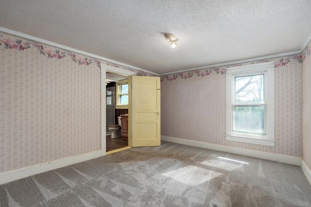 3751 W Farm Road 168, Springfield, MO 65807