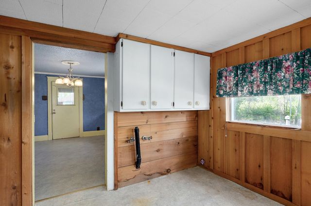 3751 W Farm Road 168, Springfield, MO 65807