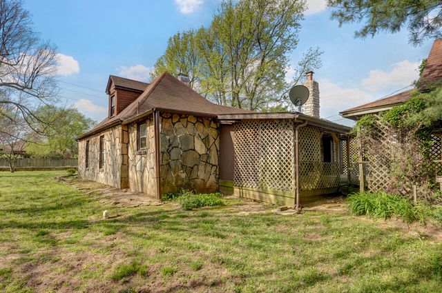 3751 W Farm Road 168, Springfield, MO 65807