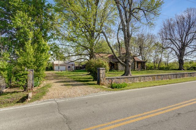 3751 W Farm Road 168, Springfield, MO 65807