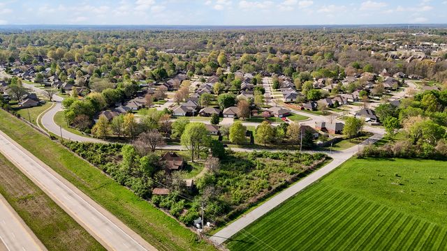 3751 W Farm Road 168, Springfield, MO 65807