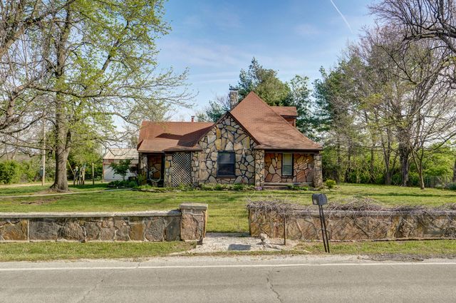 3751 W Farm Road 168, Springfield, MO 65807