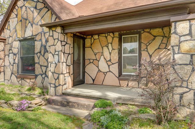 3751 W Farm Road 168, Springfield, MO 65807