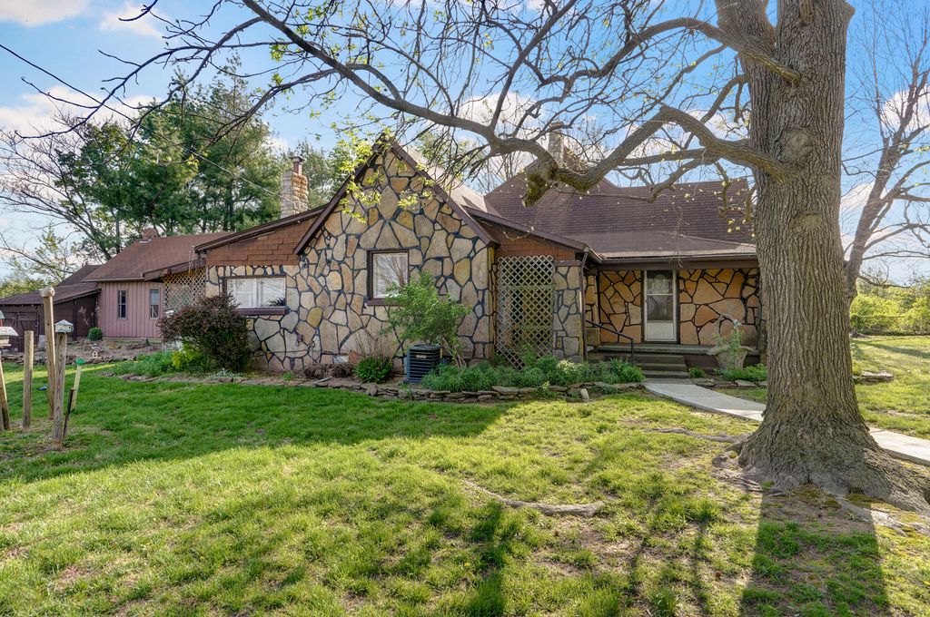 3751 W Farm Road 168, Springfield, MO 65807