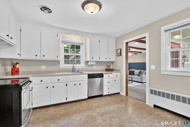 33 Brent Road, Manchester, CT 06042