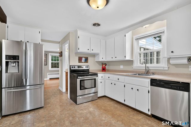 33 Brent Road, Manchester, CT 06042