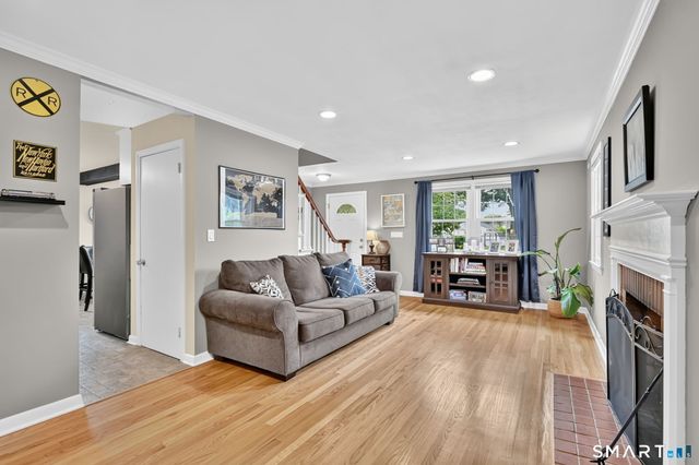 33 Brent Road, Manchester, CT 06042