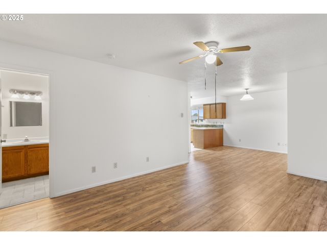 730 LITTLE Ave Ne, Castle Rock, WA 98611