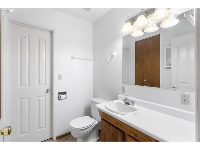 730 LITTLE Ave Ne, Castle Rock, WA 98611