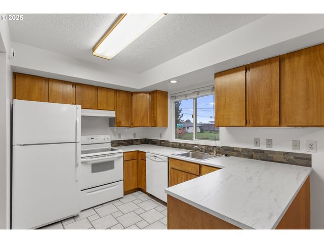 730 LITTLE Ave Ne, Castle Rock, WA 98611