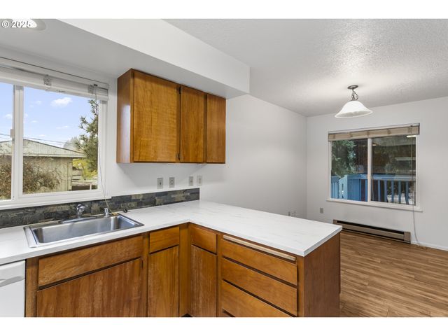 730 LITTLE Ave Ne, Castle Rock, WA 98611