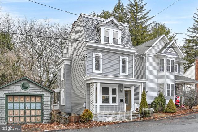 935 N CENTRE ST, Pottsville, PA 17901