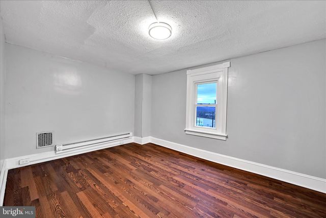 935 N CENTRE ST, Pottsville, PA 17901