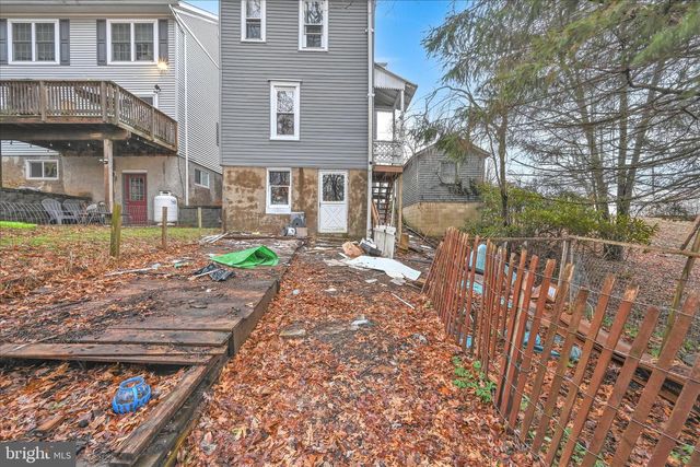 935 N CENTRE ST, Pottsville, PA 17901