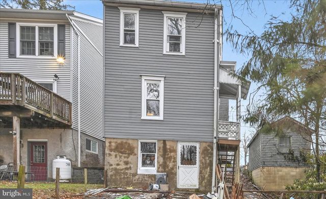 935 N CENTRE ST, Pottsville, PA 17901