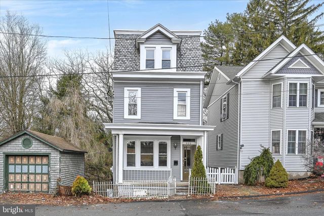 935 N CENTRE ST, Pottsville, PA 17901