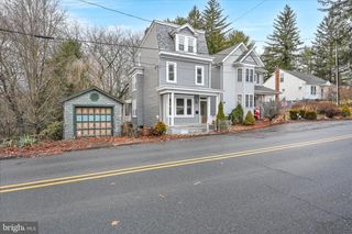 935 N CENTRE ST, Pottsville, PA 17901