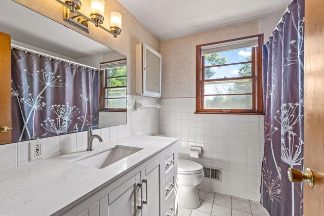 2916 Silver Lake Court NE, Saint Anthony, MN 55421
