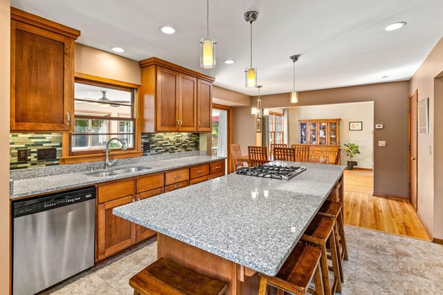 2916 Silver Lake Court NE, Saint Anthony, MN 55421