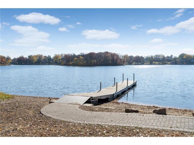 2916 Silver Lake Court NE, Saint Anthony, MN 55421