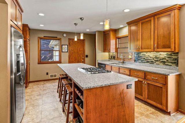 2916 Silver Lake Court NE, Saint Anthony, MN 55421