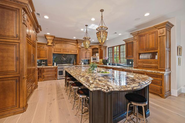 2020 Shady Trail Ln, Rocklin, CA 95765