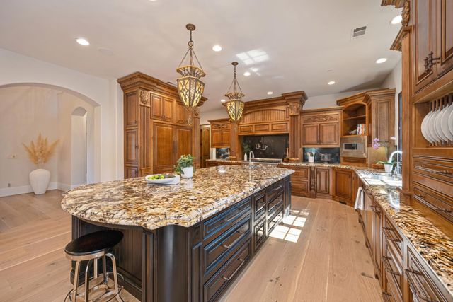 2020 Shady Trail Ln, Rocklin, CA 95765