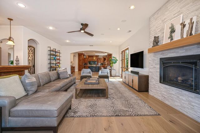 2020 Shady Trail Ln, Rocklin, CA 95765
