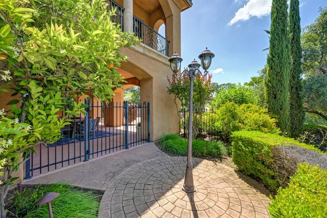 2020 Shady Trail Ln, Rocklin, CA 95765