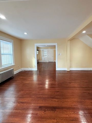 139 Endicott St, Worcester, MA 01610