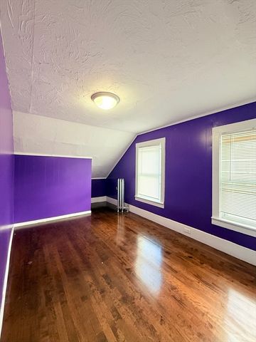 139 Endicott St, Worcester, MA 01610