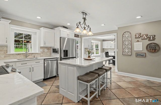 9 Hedge Meadow Lane, Newtown, CT 06470