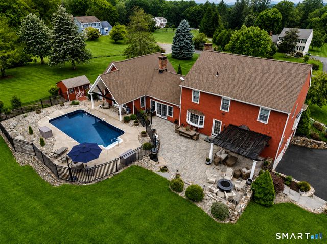 9 Hedge Meadow Lane, Newtown, CT 06470