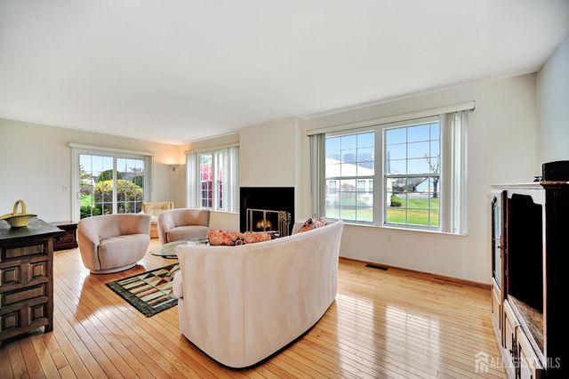 13 Benjamin Franklin Drive, Monroe, NJ 08831