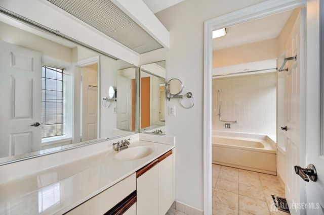 13 Benjamin Franklin Drive, Monroe, NJ 08831