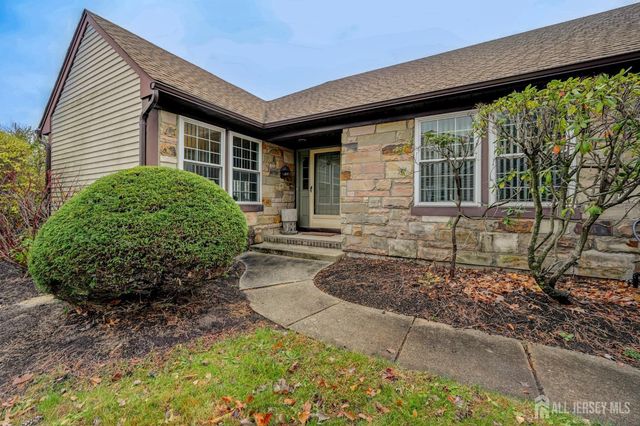 13 Benjamin Franklin Drive, Monroe, NJ 08831