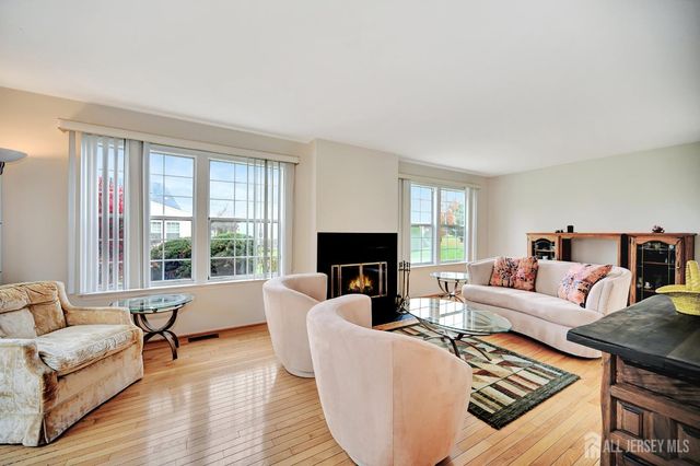 13 Benjamin Franklin Drive, Monroe, NJ 08831