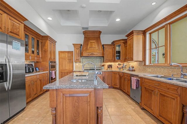 6075 SW 85th Avenue, Miami, FL 33143