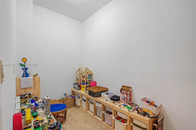 6075 SW 85th Avenue, Miami, FL 33143
