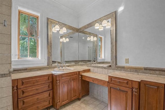 6075 SW 85th Avenue, Miami, FL 33143