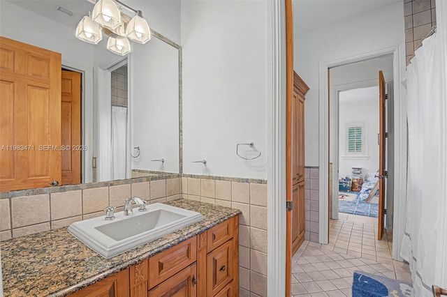 6075 SW 85th Avenue, Miami, FL 33143