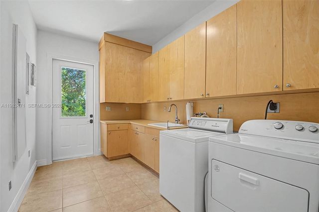 6075 SW 85th Avenue, Miami, FL 33143