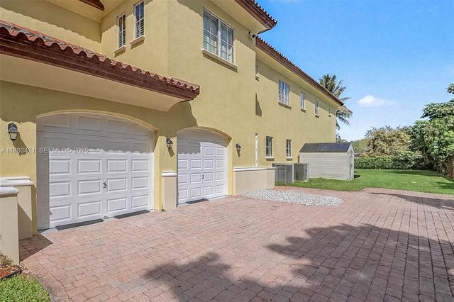 6075 SW 85th Avenue, Miami, FL 33143
