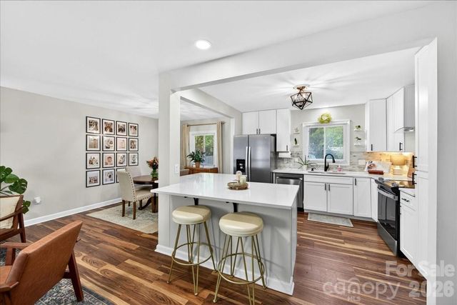 5907 Bluebonnet Road, Charlotte, NC 28212
