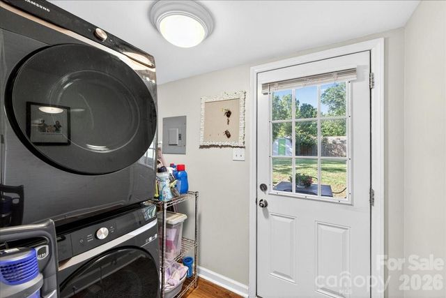 5907 Bluebonnet Road, Charlotte, NC 28212