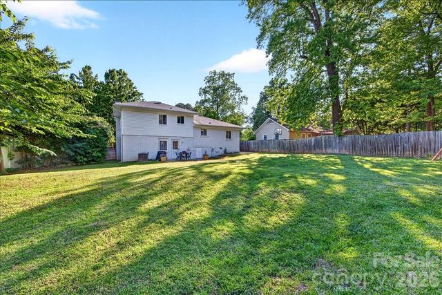 5907 Bluebonnet Road, Charlotte, NC 28212
